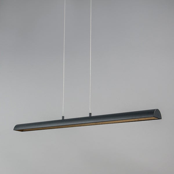 Schwarze LED-Pendelleuchte mit länglichem Design.