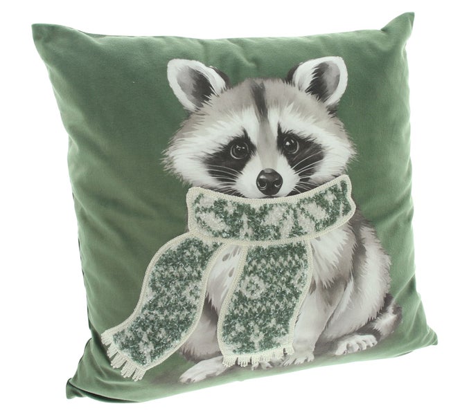 Quadratisches Dekokissen mit Waschbär Motiv und Schal Applikation als Wohnaccessoire für das Wohnzimmer