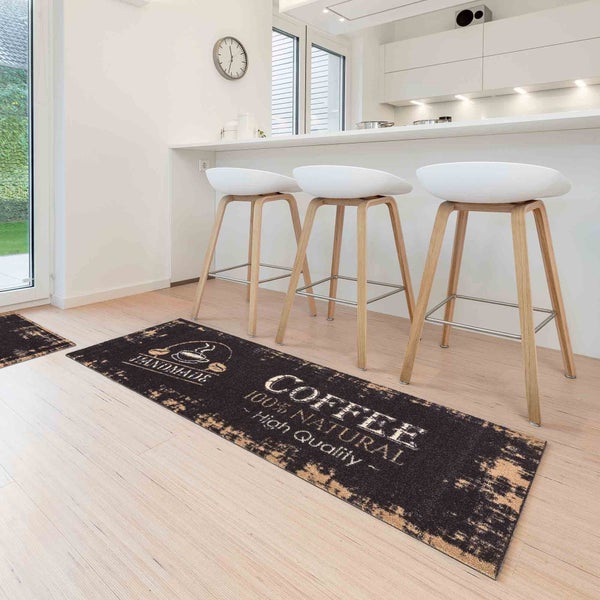 Läufer mit Kaffeemotiv in einer hellen Küche