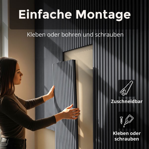Eine Frau montiert ein Wandpaneel in Lamellenoptik. Einfache Montage durch Kleben, Bohren oder Schrauben. Das Paneel ist zuschneidbar.