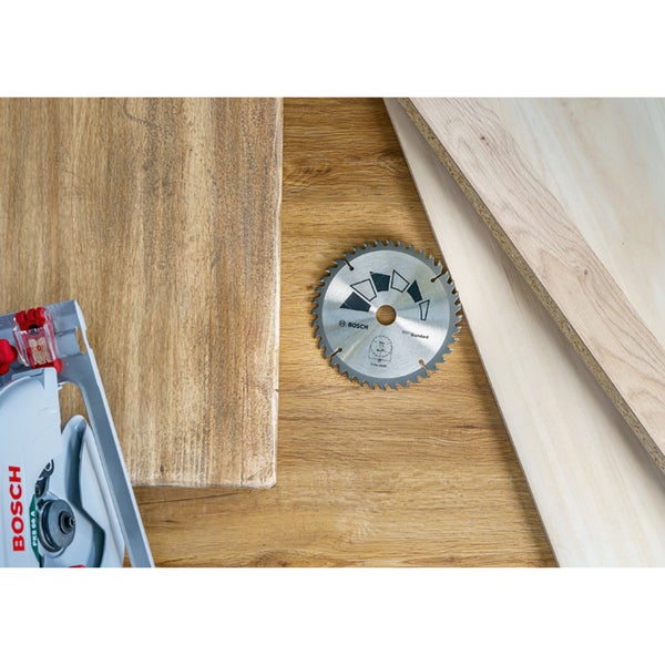 Bosch Sägeblatt auf Holzuntergrund