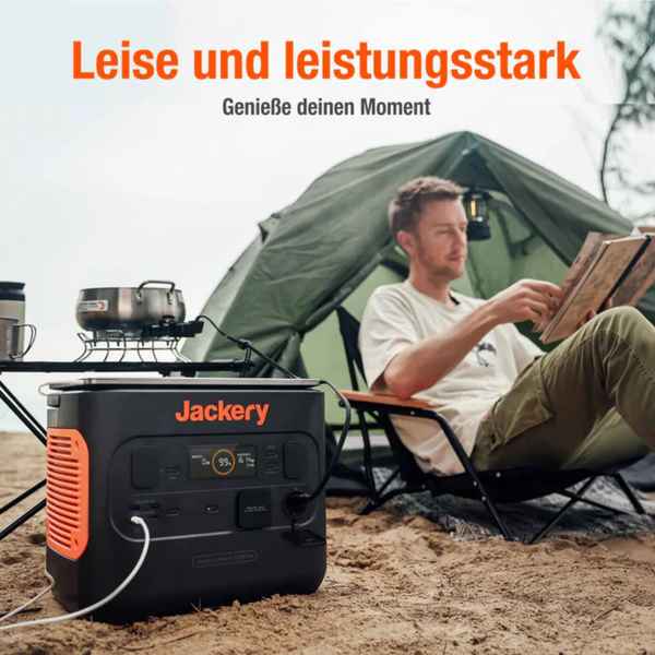 Multifunktionssessel 4 in 1, nutzbar als Bodenstuhl, Sessel, Liege oder Bett, mit dunklem Stoffbezug und Armlehnen mit Holz.