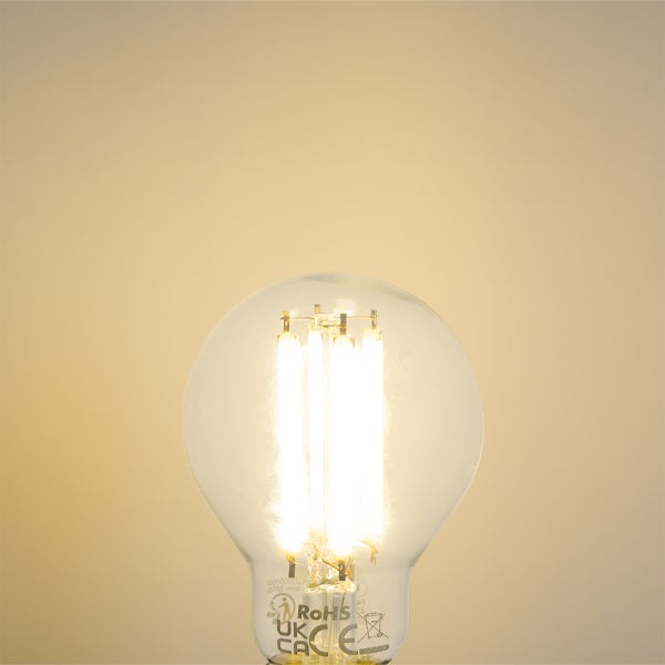 Leuchtendes LED-Leuchtmittel mit sichtbaren Filamenten und Kennzeichnungen für Konformität sowie Entsorgung.