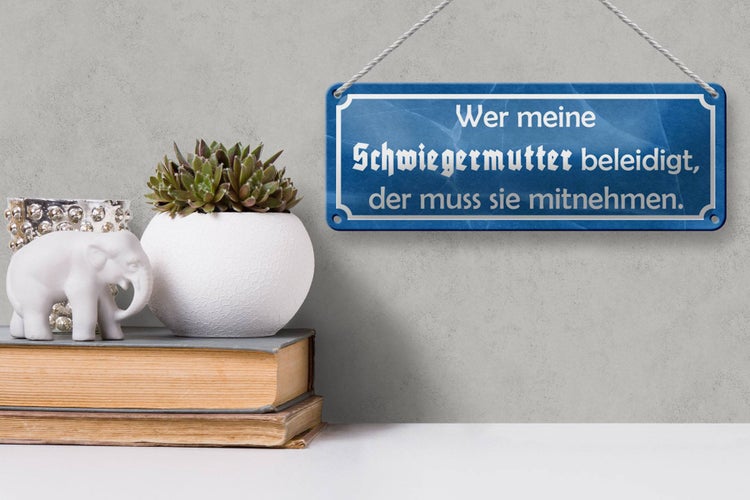 Blechschild Spruch 27x10cm wer Schwiegermutter beleidigt Dekoration