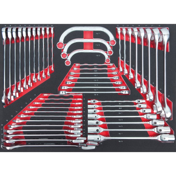 Sortiment an Maulschlüsseln in Werkzeugablage