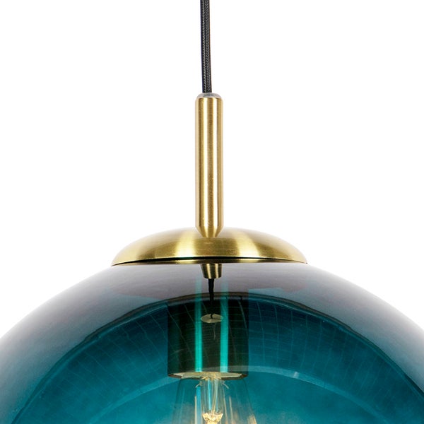 Pendelleuchte mit Glasschirm und Metallelementen