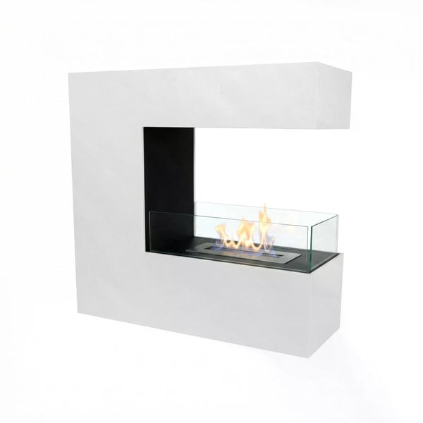 Moderner Bio-Ethanol-Kamin in C-Form, weiß mit schwarzer Brennkammer und Sicherheitsglas.