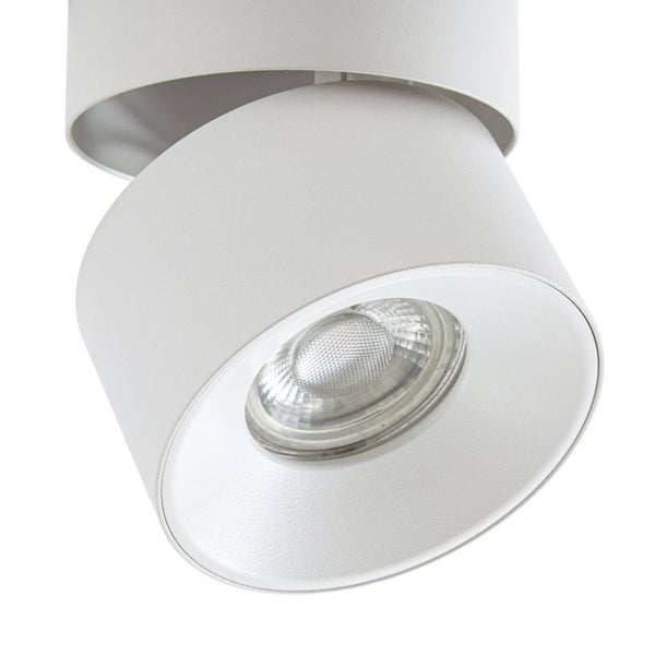 Runder LED Deckenstrahler aus Metall mit verstellbarem Spotkopf für die Innenbeleuchtung.