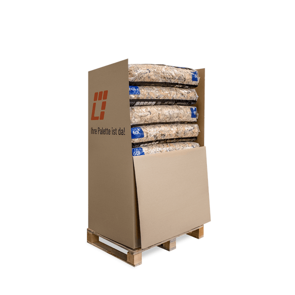 Hackschnitzel auf Holzpalette im Karton-Display mit Hornbach Logo, 60 Liter Säcke.