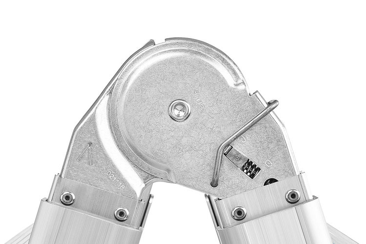 Detailansicht des Gelenks einer Mehrzweckleiter.