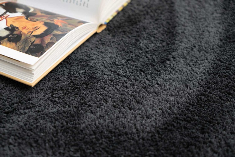 Teppichfliesen 50 x 50 cm selbstliegend flauschig Schwarze Teppichfliesen weich ideal für Wohnzimmer und Schlafzimmer