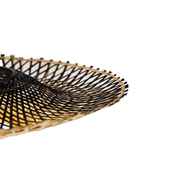 Nahaufnahme einer geflochtenen Lampe aus Bambus