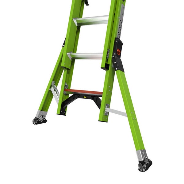 Grüne Mehrzweckleiter aus Glasfaser mit Teleskopfunktion, silbernen Sprossen und schwarzen rutschhemmenden Füßen.