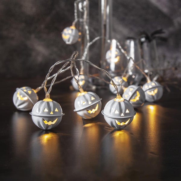 Lichterkette mit Kürbis-Motiven zur Halloween-Dekoration