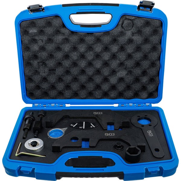 Werkzeugsatz zur Motorreparatur in blauem Werkzeugkoffer