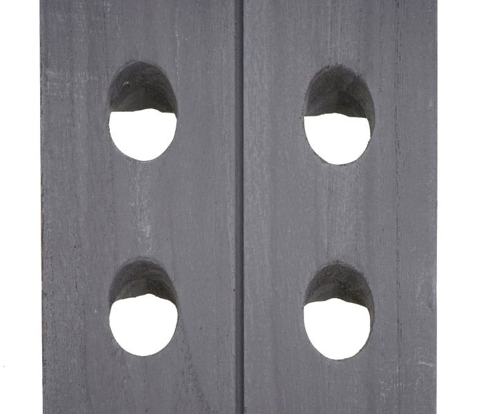 Holzelement mit runden Aussparungen