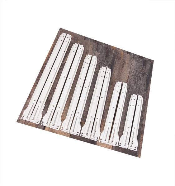 Mehrere Schubladenschienen aus Metall in verschiedenen Größen