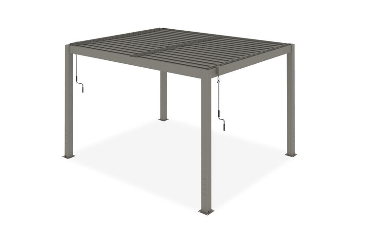 Vollständig beladenes Schwerlastregal mit vier Ebenen und einer Person daneben zur Größenorientierung