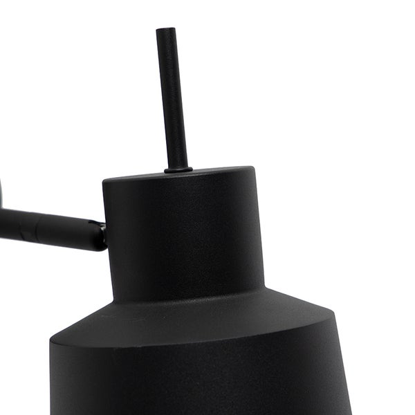 Detailaufnahme einer schwarzen Lampe.