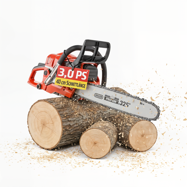 Kettensäge mit 40 Zentimeter Schnittlänge auf Holzstämmen