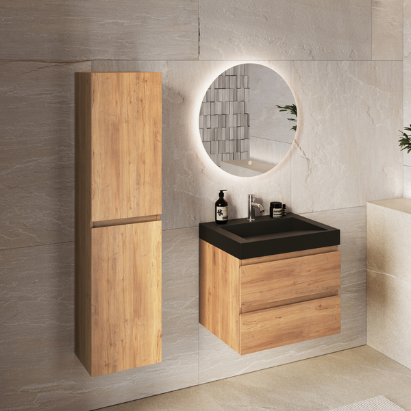 Moderner Waschtischunterschrank in Holzoptik mit schwarzem Aufsatzwaschbecken und wandhängender Montage in einem Badezimmer.