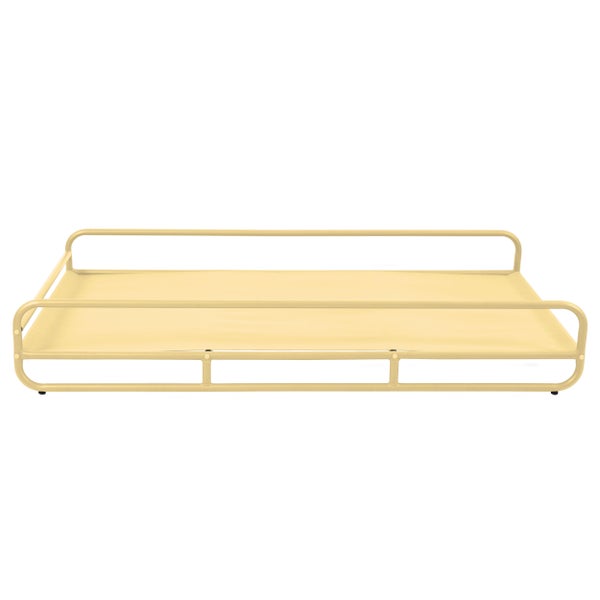 Erhöhtes Haustierbett mit robustem Metallrahmen und atmungsaktiver Liegefläche in Beige.