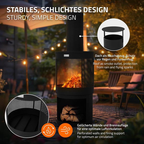 Stabiler Gartenkamin aus Metall, schlichtes Design, Kaminabzug, perforierte Seiten für Luftzirkulation und Holzfach in einem nächtlichen Garten.