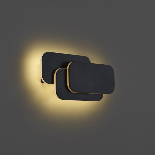 Wandleuchte mit drei rechteckigen Elementen