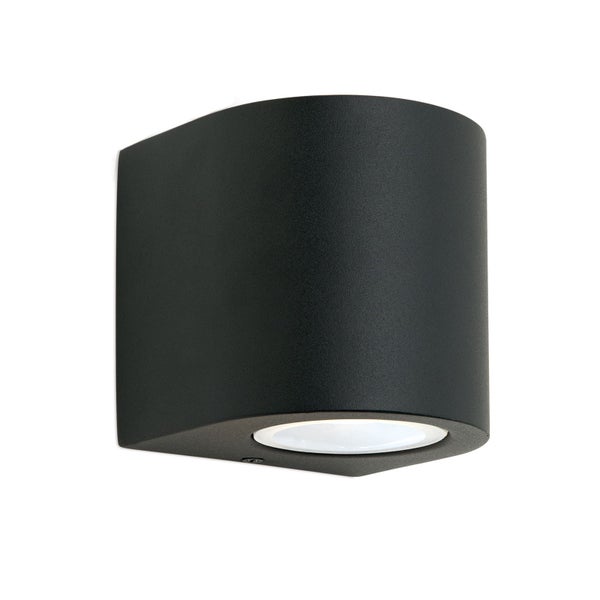 Moderne halbrunde Außenwandleuchte aus schwarzem Metall mit nach unten gerichtetem LED-Licht.
