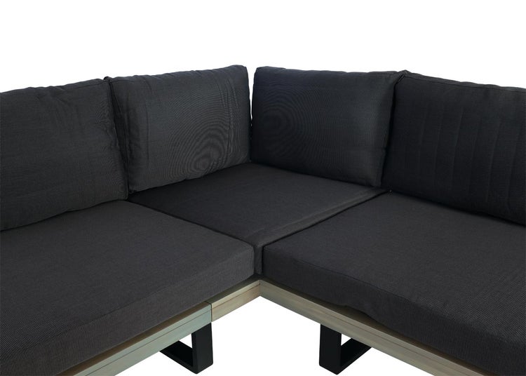 Dunkelgraue Ecklounge mit gepolsterten Sitz- und Rückenkissen auf einem hellen Holzrahmen mit schwarzen Metallfüßen.