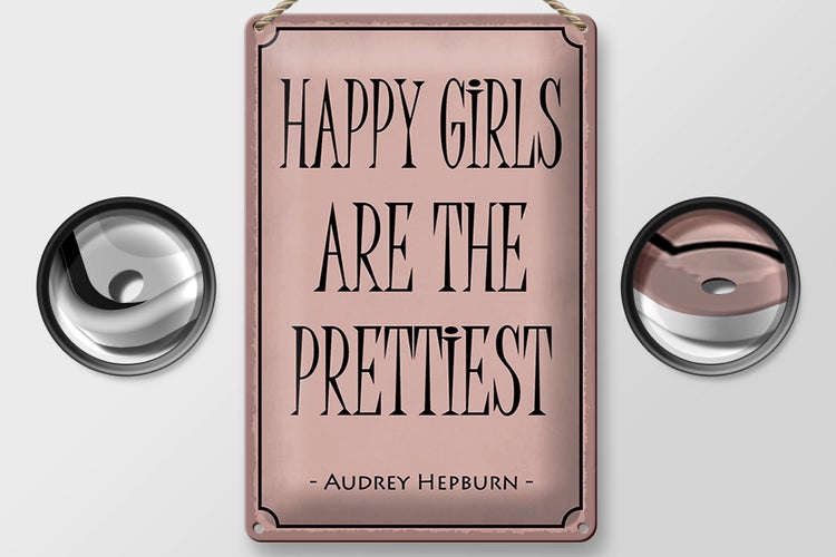 Metallschild mit dem Zitat "Happy Girls Are The Prettiest" von Audrey Hepburn