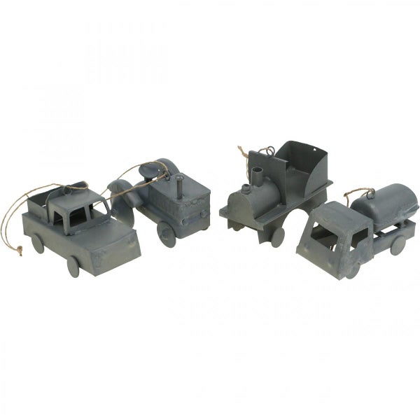 Vier graue Metallanhänger in Form von Spielzeugfahrzeugen mit Kordelaufhängung