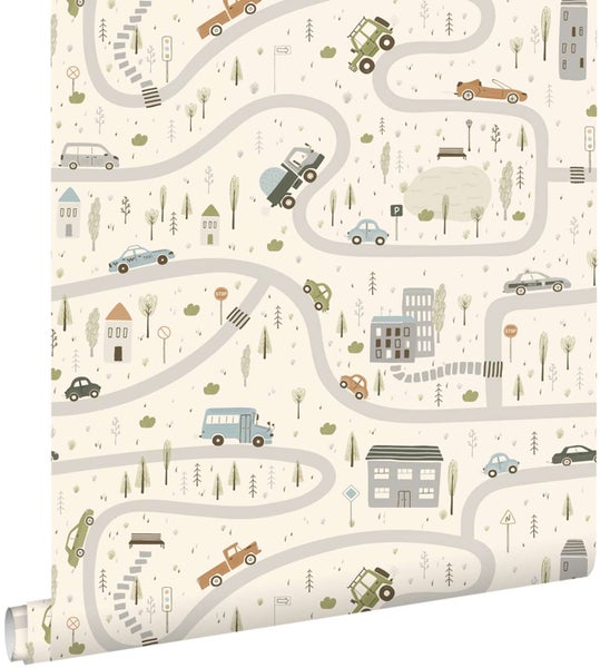 Kindertapete mit illustriertem Stadtplan Motiv inklusive Straßen, Autos und Häusern als Vliestapete für das Kinderzimmer.