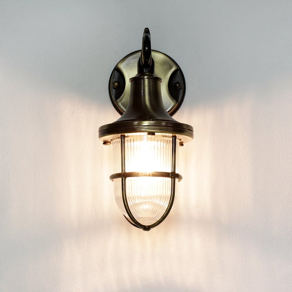 Wandleuchte im maritimen Stil mit transparentem Glas