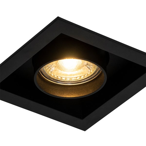 Quadratischer Einbaustrahler in Schwarz mit runder, leuchtender Lichtquelle.