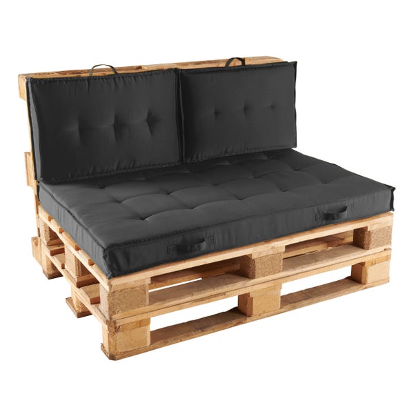 Graues Polsterkissen aus Textilgewebe mit Tragegriff in der Detailansicht.