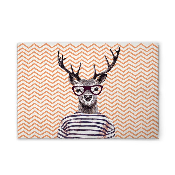 Dekorationselement mit Hirschmotiv, der eine Brille und ein gestreiftes T-Shirt trägt, auf einem Zickzackmuster-Hintergrund