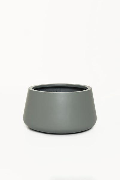 Runde Pflanzschale in Grau mit konischer Form und glatter Oberfläche.