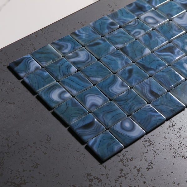 Gepresstes Glasmosaik auf Netz für Badezimmer und Küche 31.5cm x 47,7cm - Modena Praga Pool