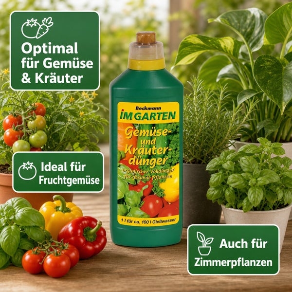 Eine Flasche Beckmann Im Garten Gemuese und Kraeuterduenger umgeben von Gemuesepflanzen und Zimmerpflanzen auf einem Holztisch.