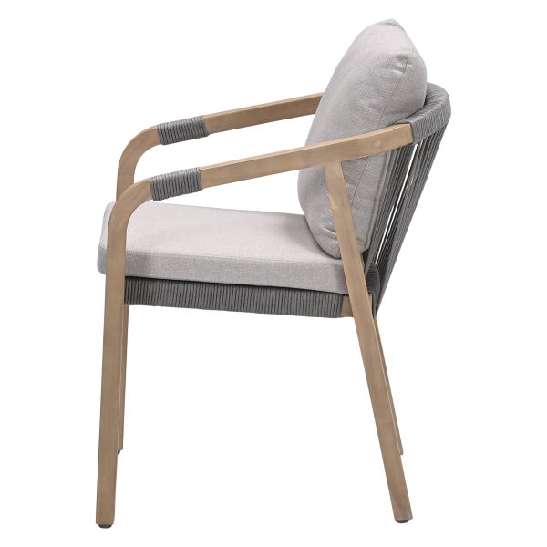 Gartenstuhl mit Holzgestell, grauer Seilbespannung und hellgrauen Sitz- und Rückenkissen in Seitenansicht.