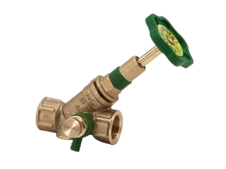 Freistromventil aus Messing mit Entleerungsventil, Nennweite 15, trinkwassergeprüft nach Norm, mit grünem Handrad.