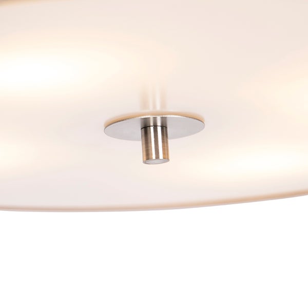 Deckenleuchte mit weißer mattierter Abdeckung und zentraler Befestigung aus Metall.