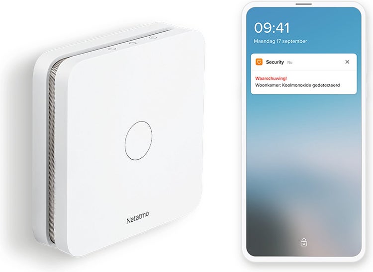 Netatmo Smarter Kohlenmonoxidmelder und Smartphone mit Benachrichtigung über detektiertes Kohlenmonoxid.