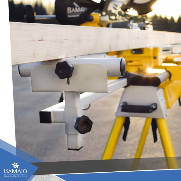 Holzbearbeitung mit einer Tischkreissäge auf einem Untergestell