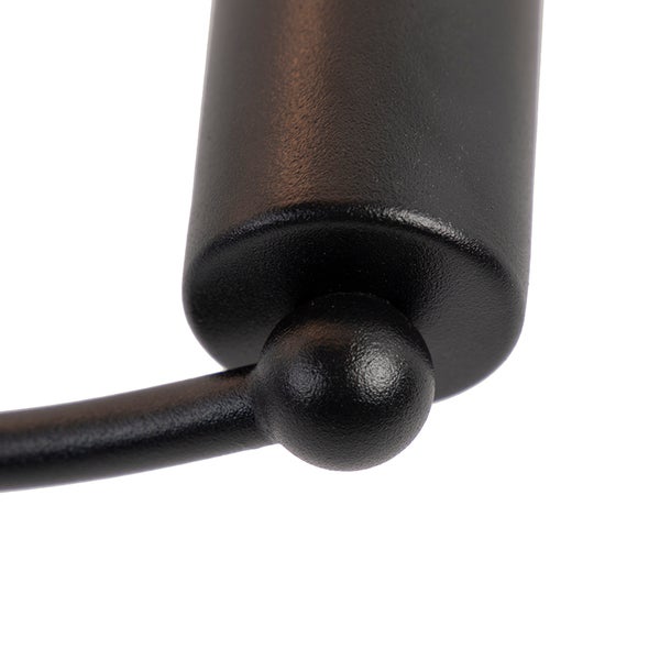 Detailaufnahme einer schwarzen Lampe mit Metallelementen