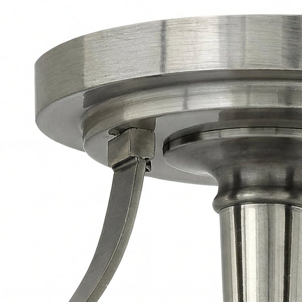 Detail einer Deckenleuchte aus Metall