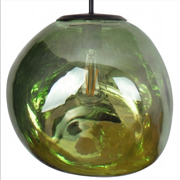 Pendelleuchte aus grünem Glas in unregelmäßiger, organischer Form mit sichtbarem Leuchtmittel.
