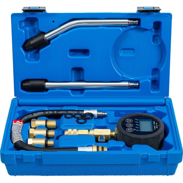 Druckprüfer-Set in blauem Werkzeugkoffer mit Manometer, Adaptern und Zubehör