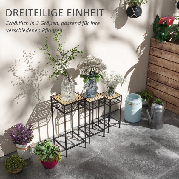 Graue Bettbank mit Stauraum und geöffnetem Deckel im Schlafzimmer.